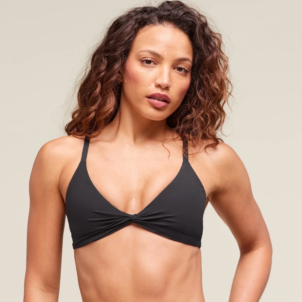GYMSHARK ELEVATE TWIST FRONT BRALETTE